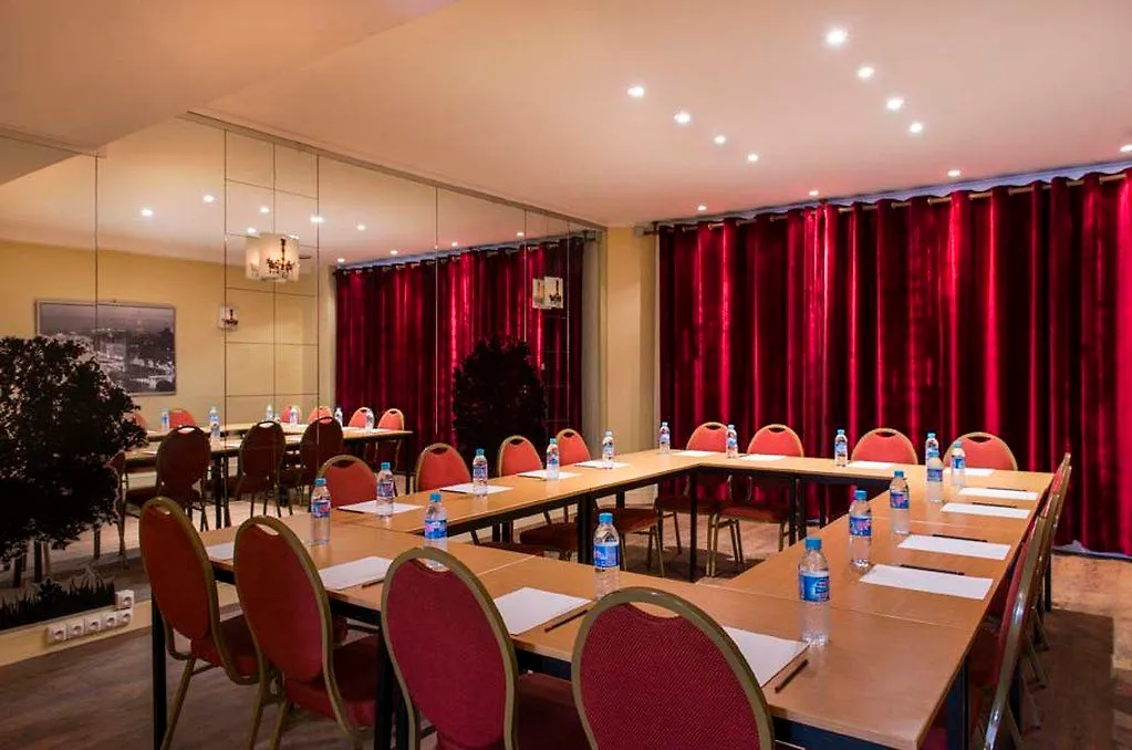 Du Theatre By Patrick Hayat 3* Paris